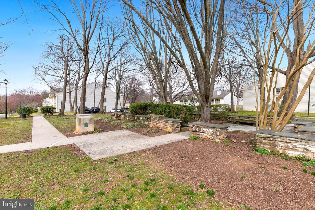 13027 Shadyside Ln #12-208