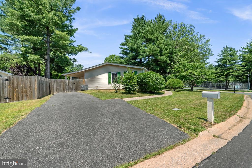 11601 HOURGLASS WAY