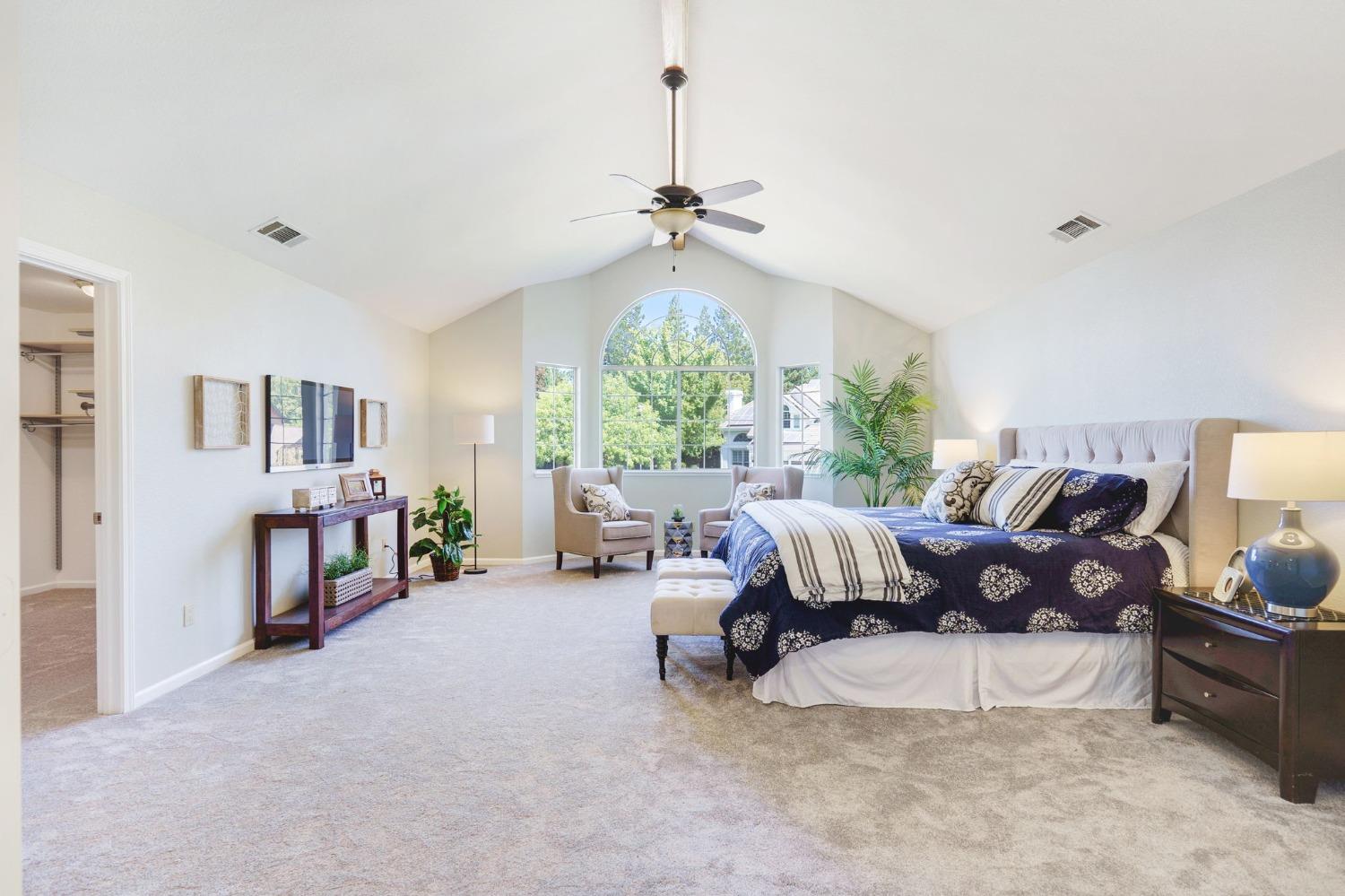 8526 N Kenneth Ridge Court