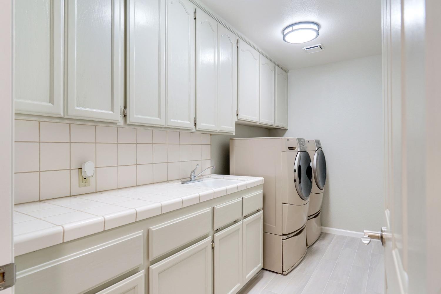 8526 N Kenneth Ridge Court