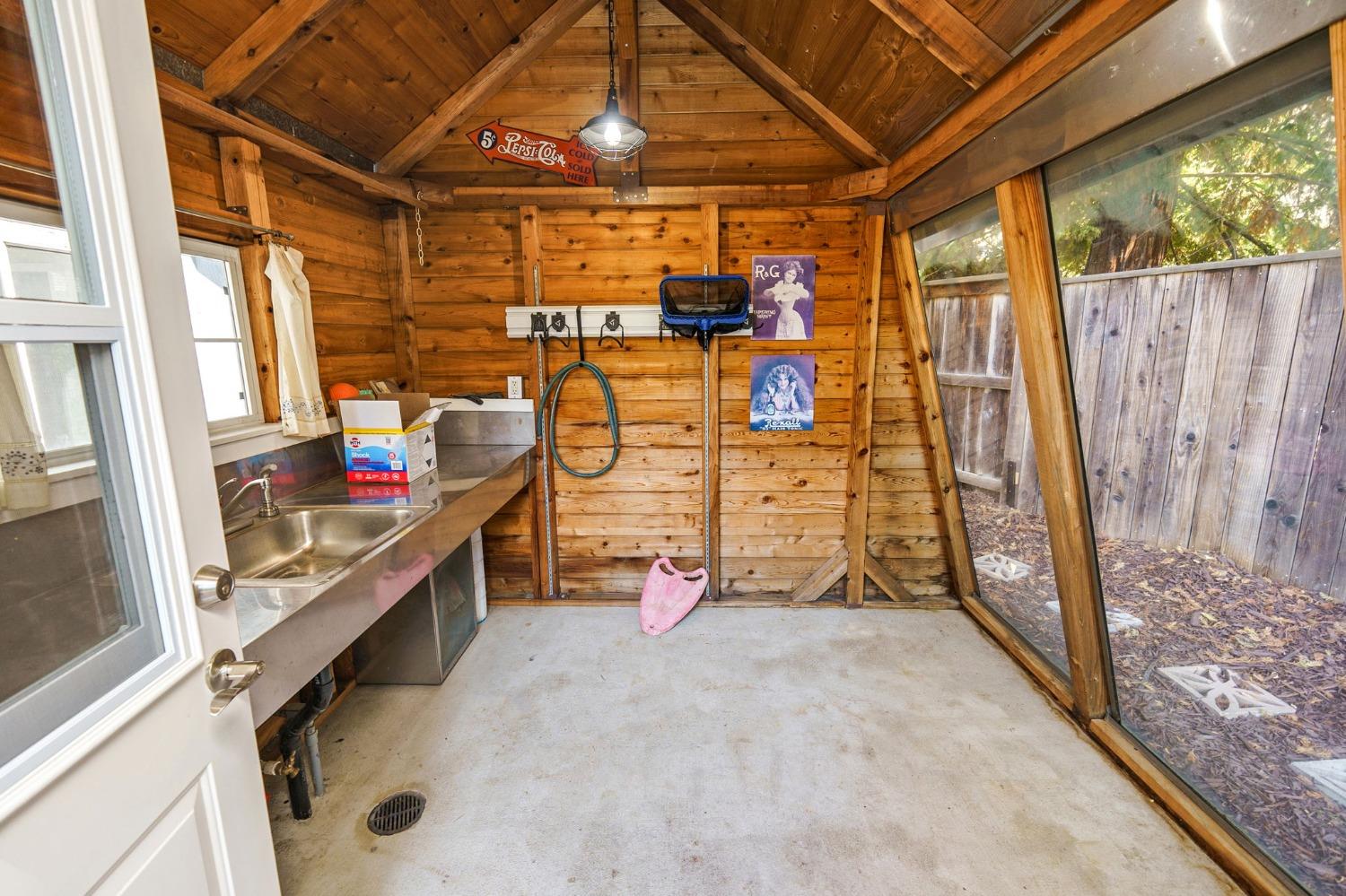 8526 N Kenneth Ridge Court