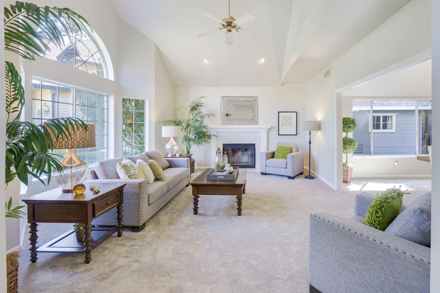 8526 N Kenneth Ridge Court