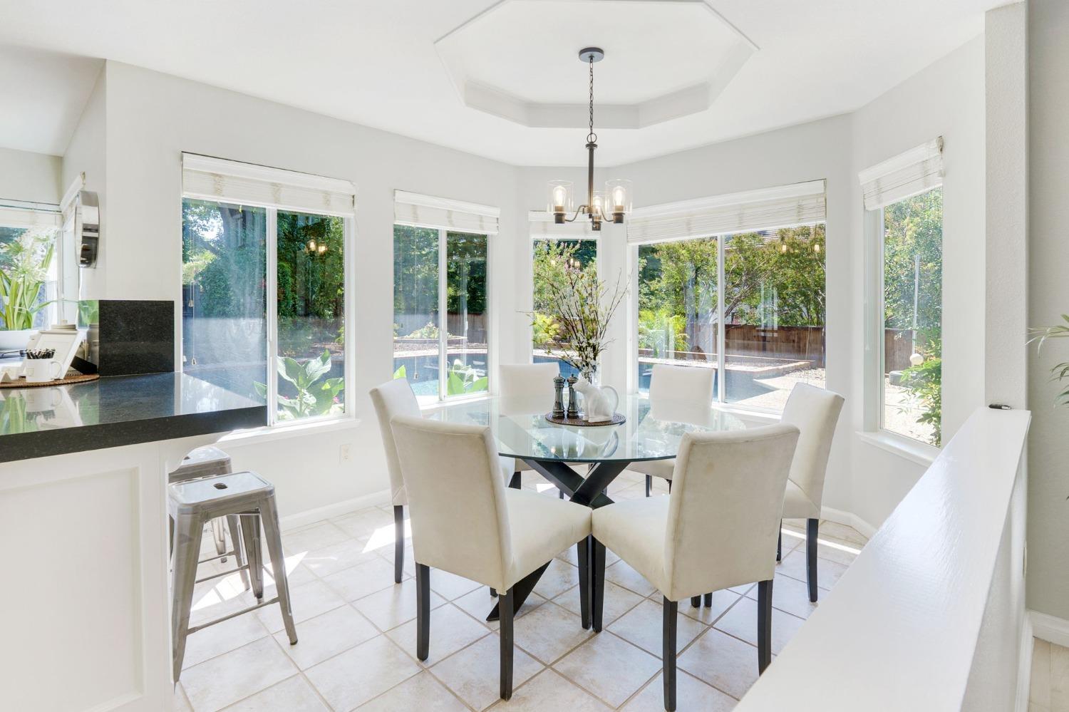 8526 N Kenneth Ridge Court