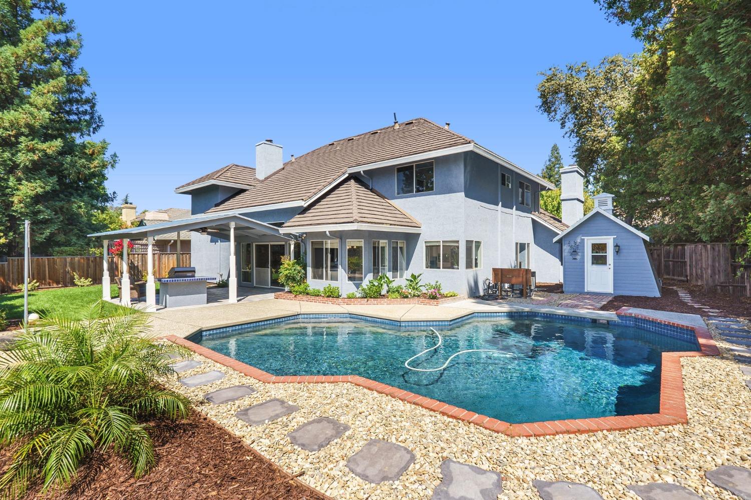 8526 N Kenneth Ridge Court