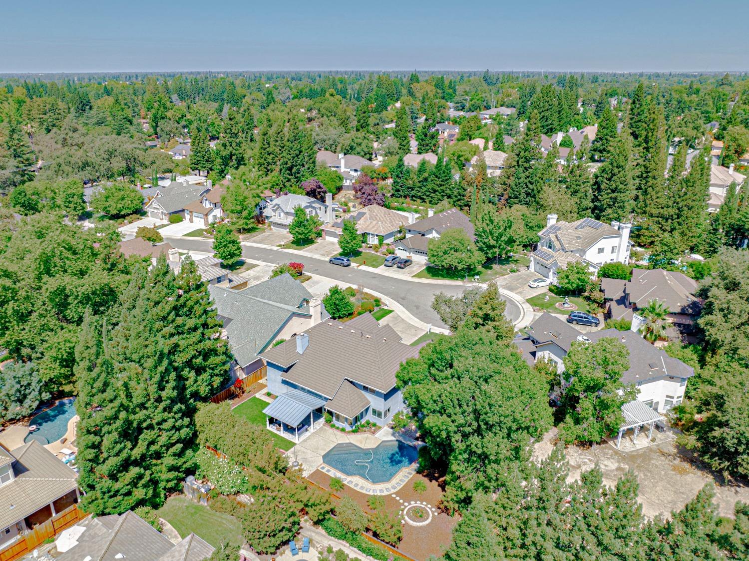 8526 N Kenneth Ridge Court