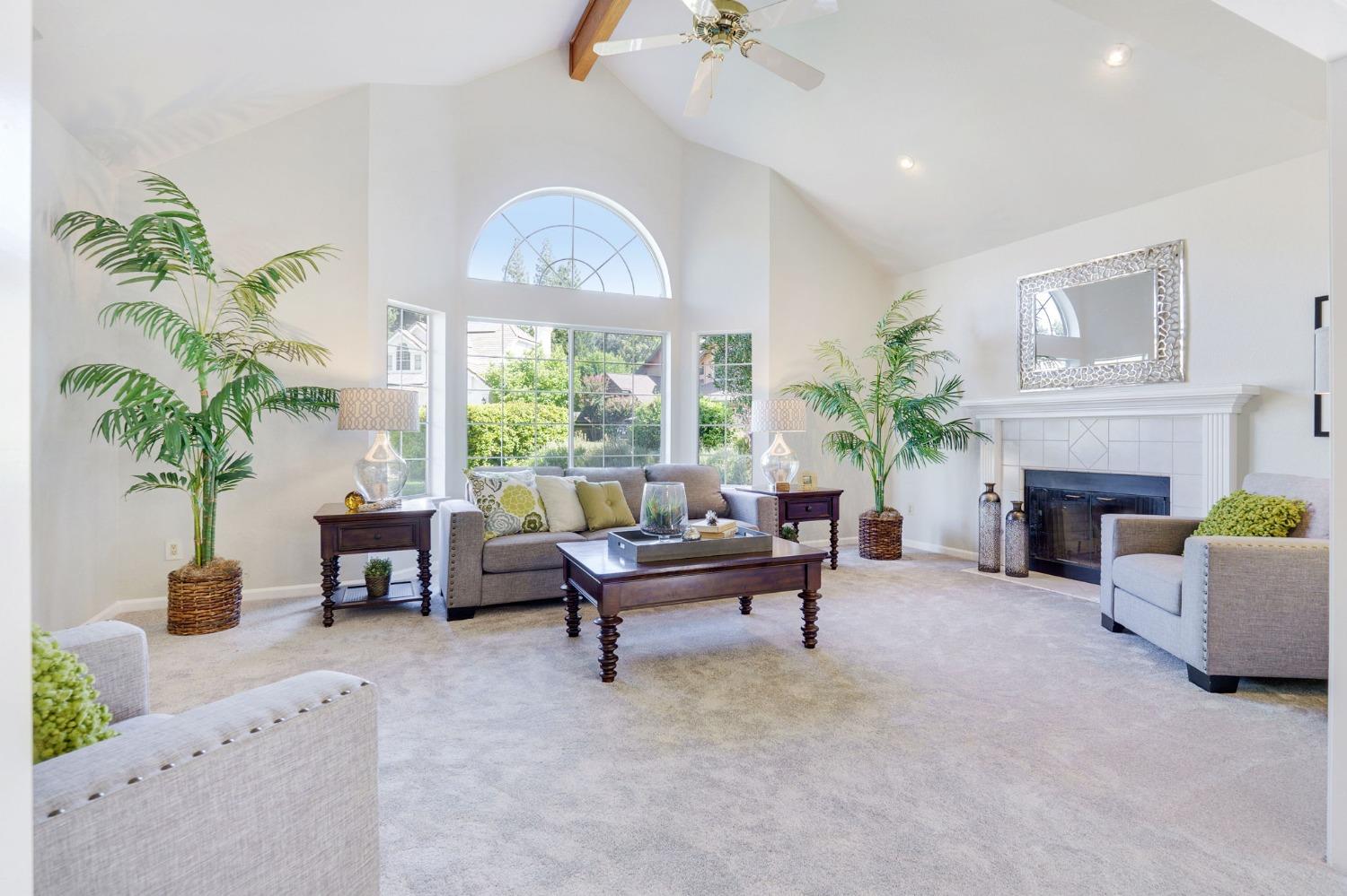 8526 N Kenneth Ridge Court