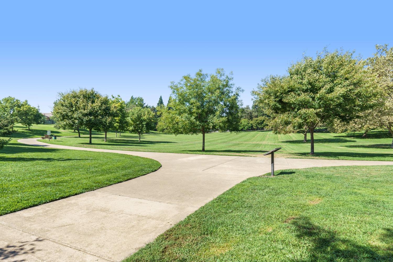 8526 N Kenneth Ridge Court