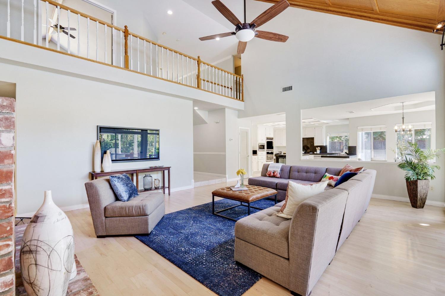 8526 N Kenneth Ridge Court