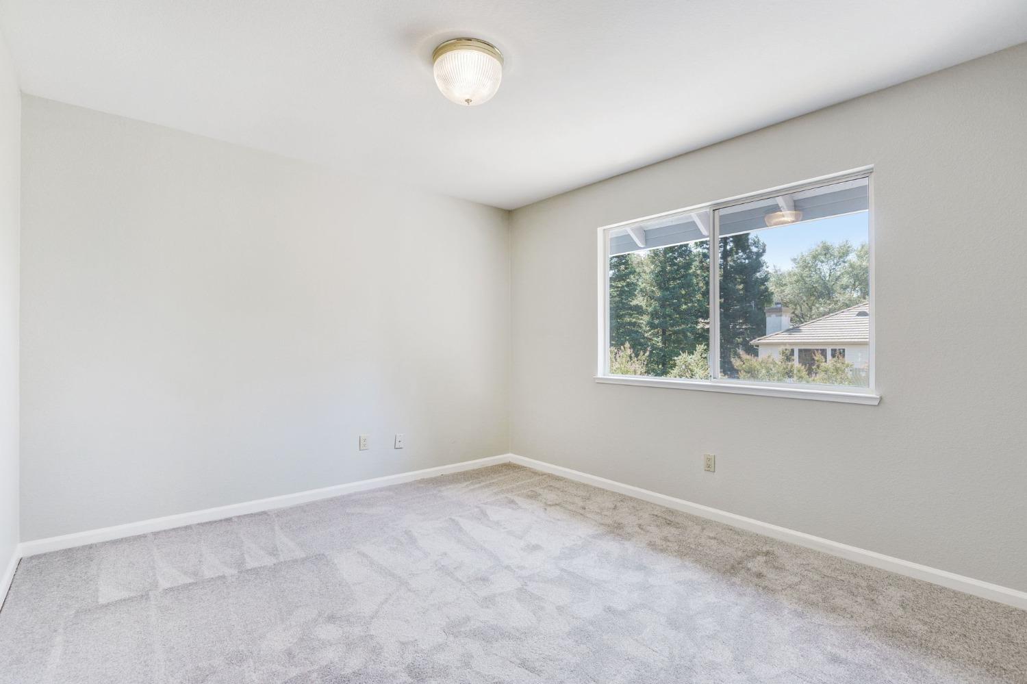 8526 N Kenneth Ridge Court