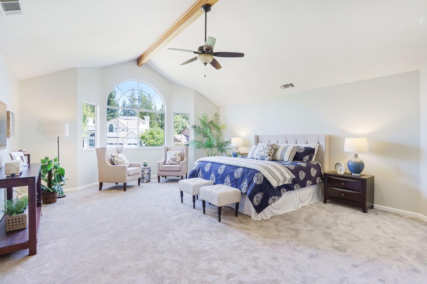 8526 N Kenneth Ridge Court