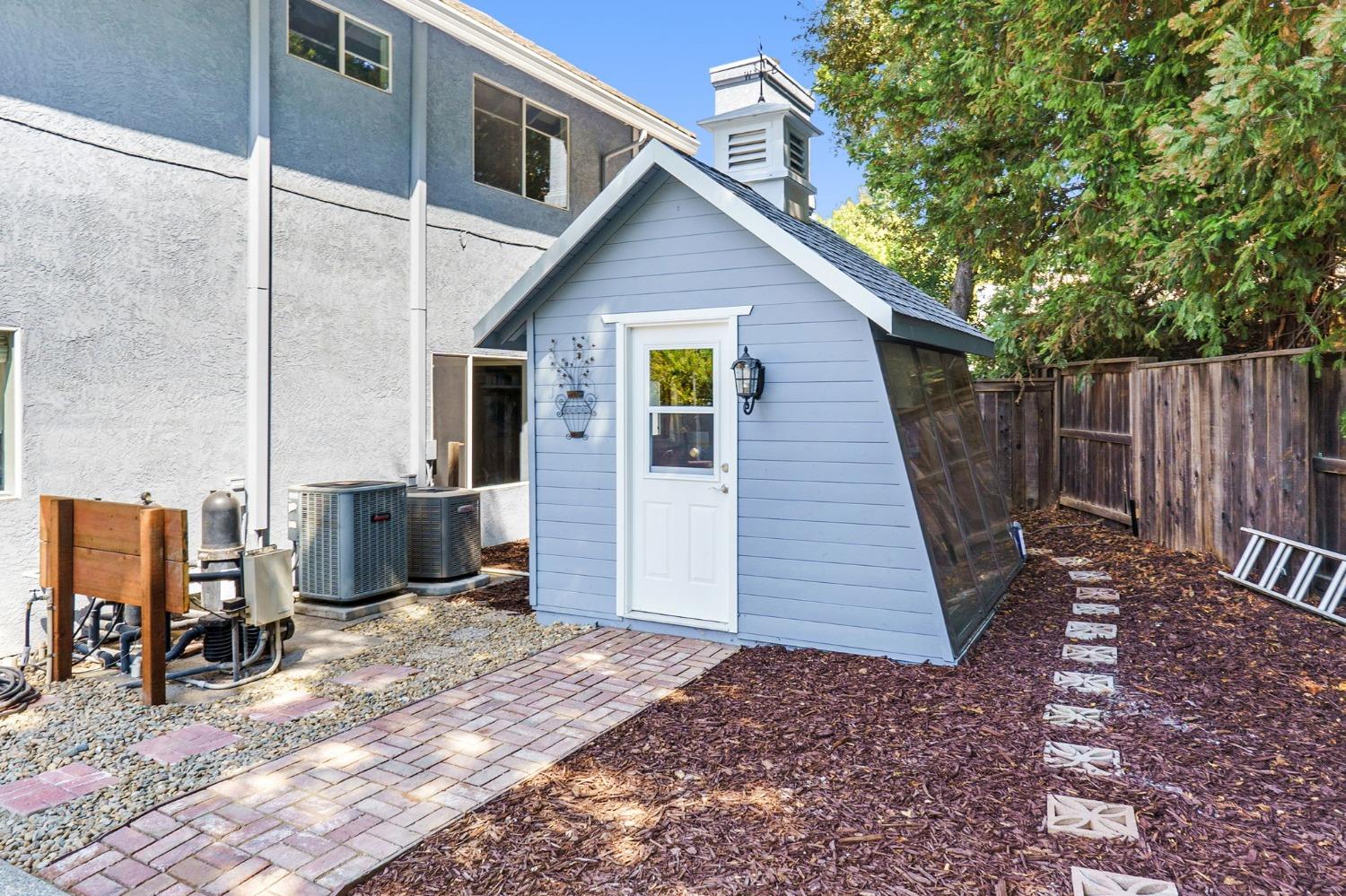 8526 N Kenneth Ridge Court