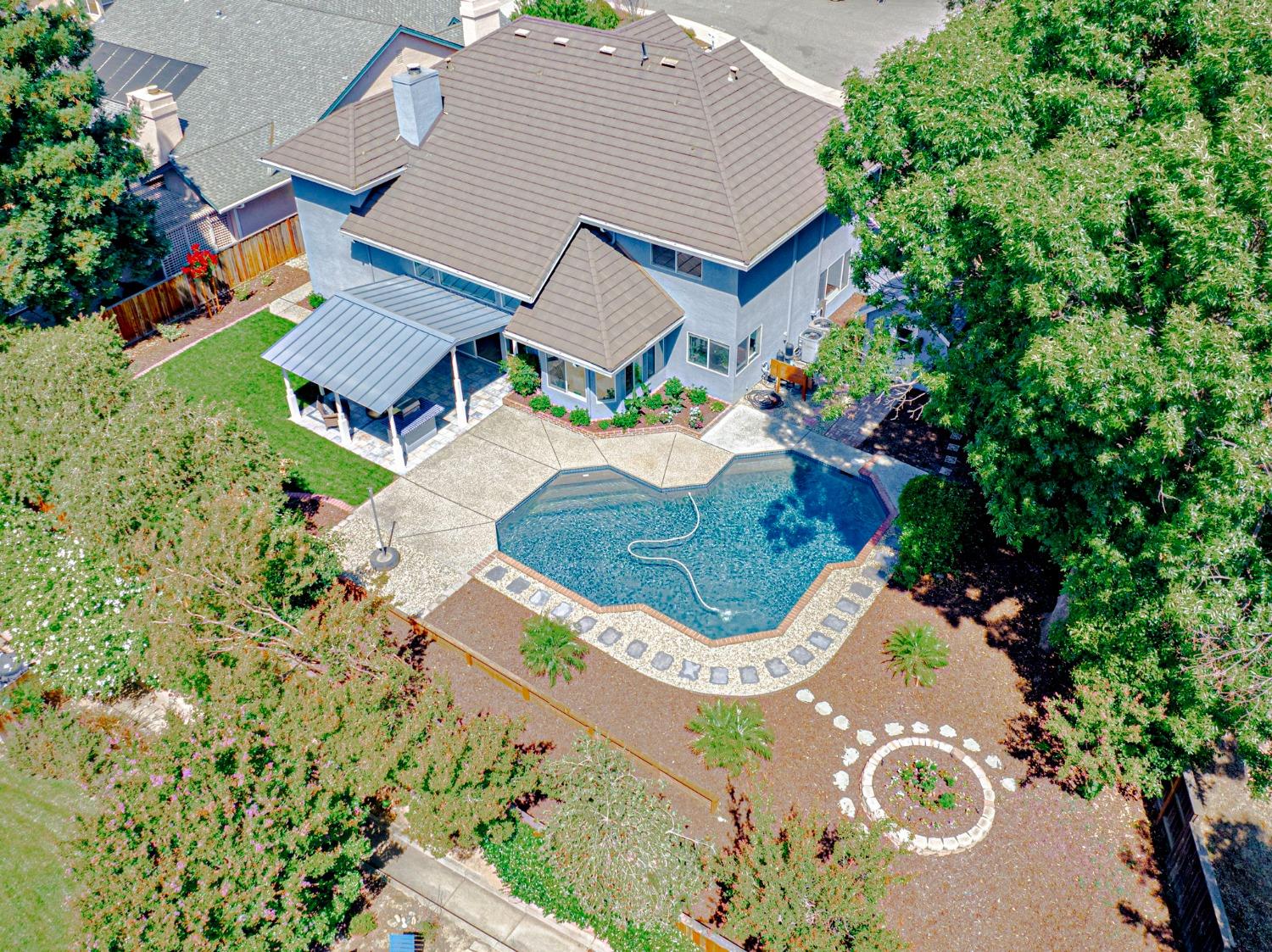 8526 N Kenneth Ridge Court