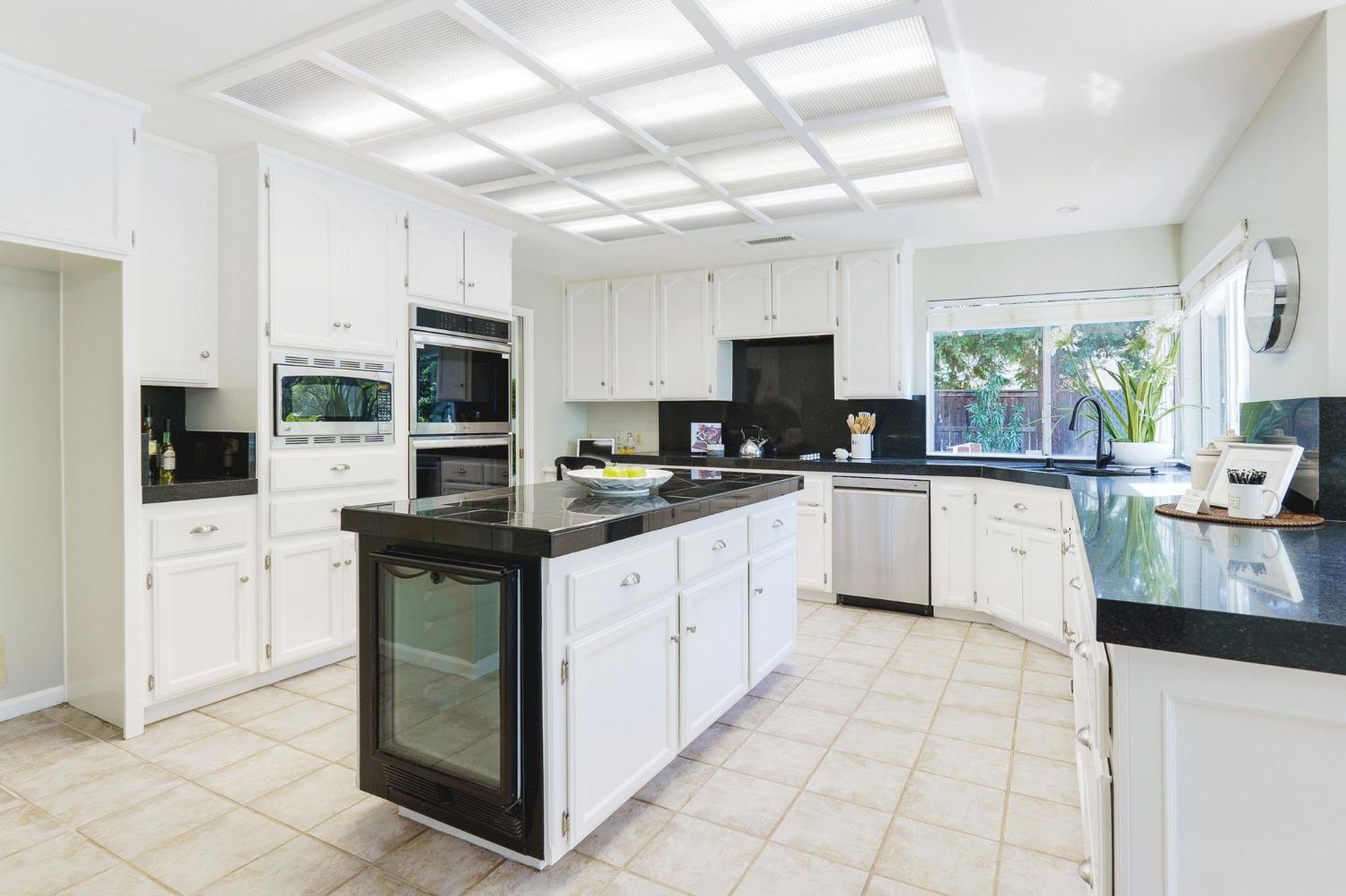 8526 N Kenneth Ridge Court