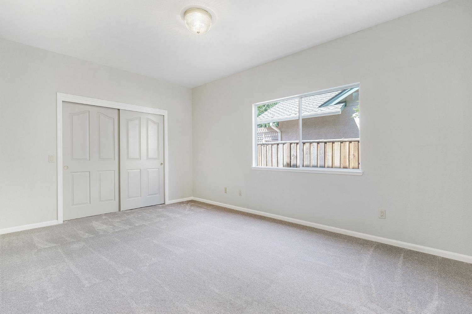 8526 N Kenneth Ridge Court