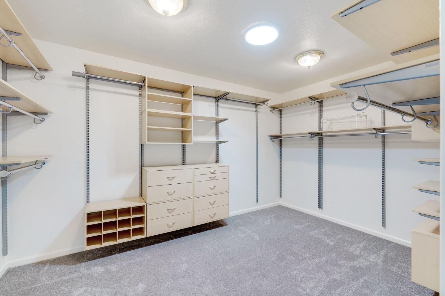 8526 N Kenneth Ridge Court