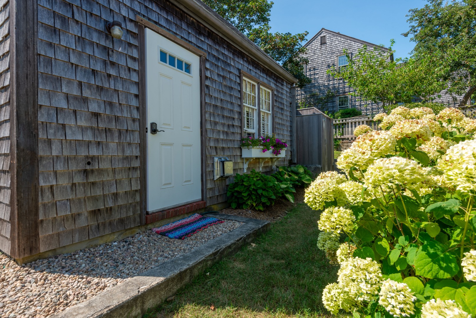 6 West York Lane