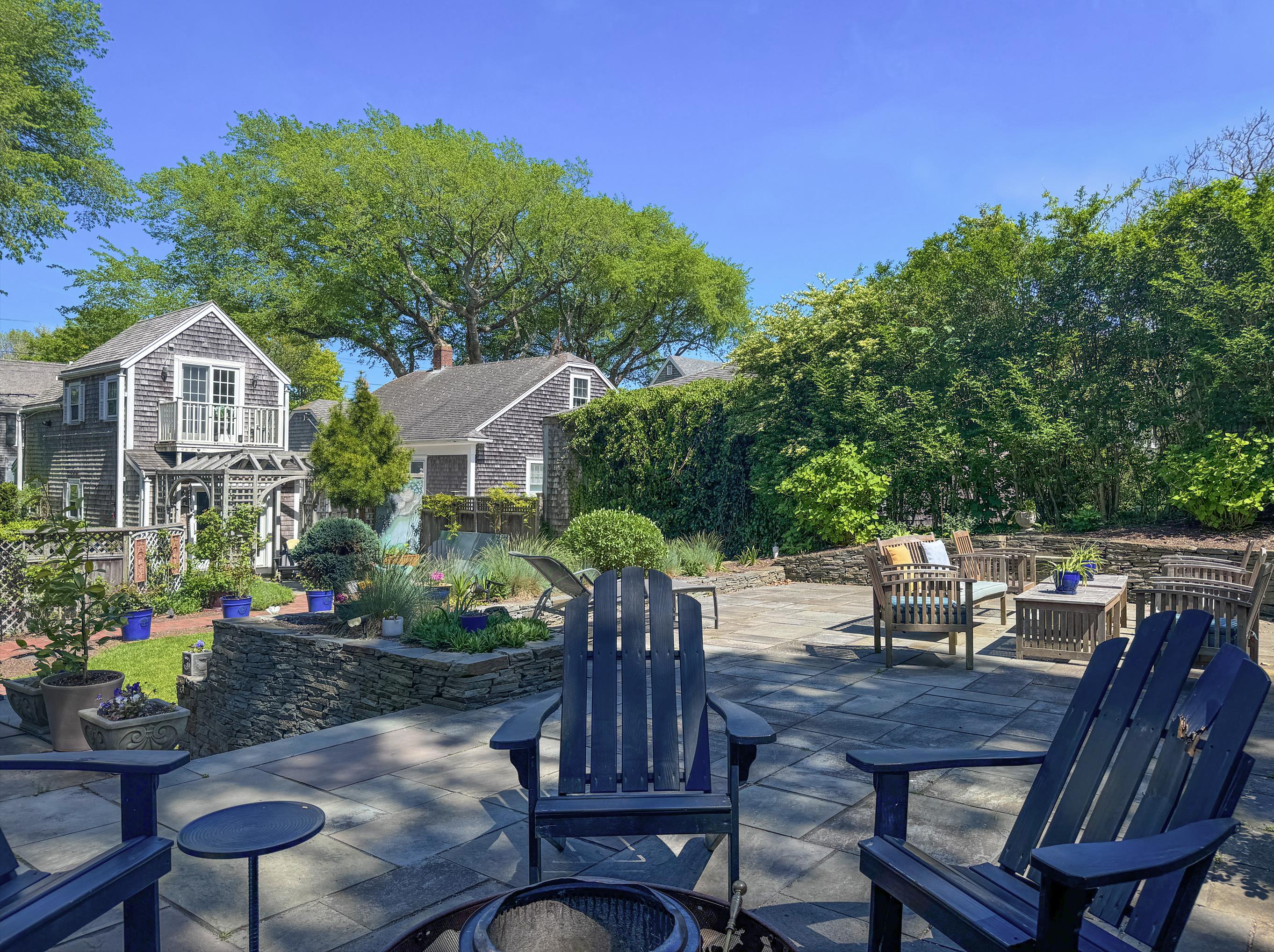 33 Pleasant Street