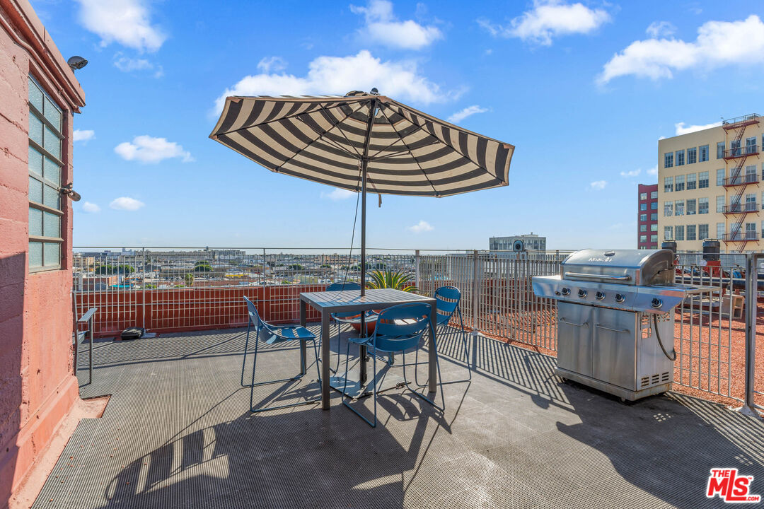738 S Los Angeles St Unit: 305