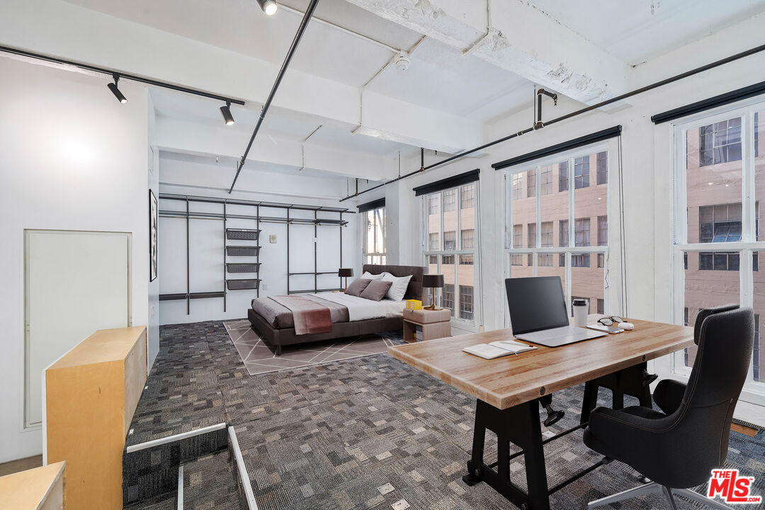 738 S Los Angeles St Unit: 305