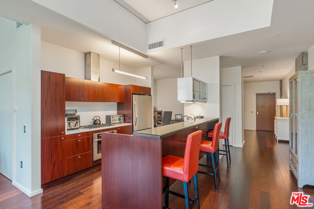 1155 S Grand Ave Unit: 505