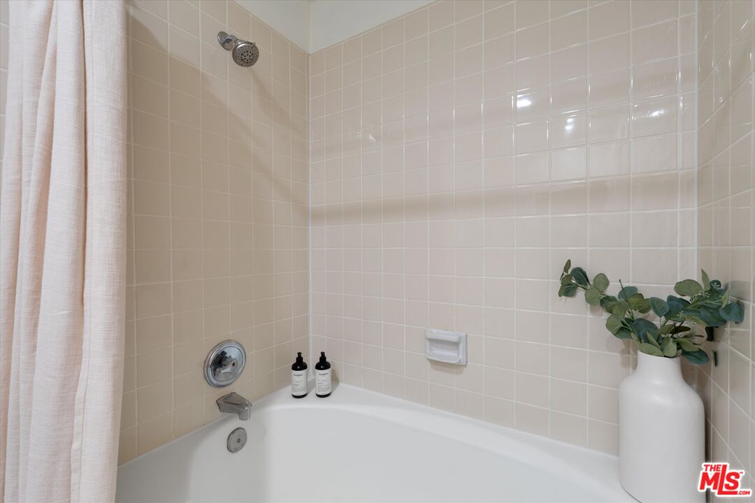 484 E California Blvd Unit: 36