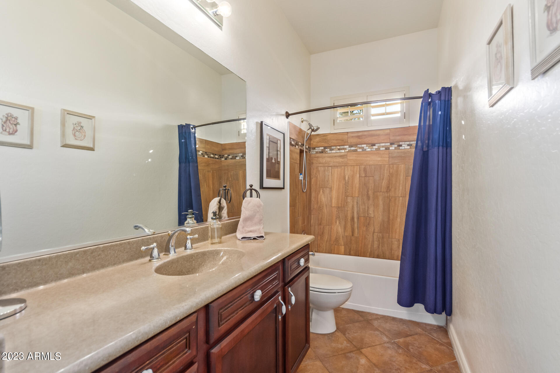 4352 E SANTA FE Court