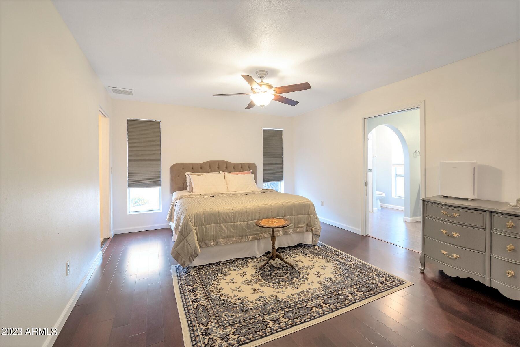 1926 E DIAMOND Drive