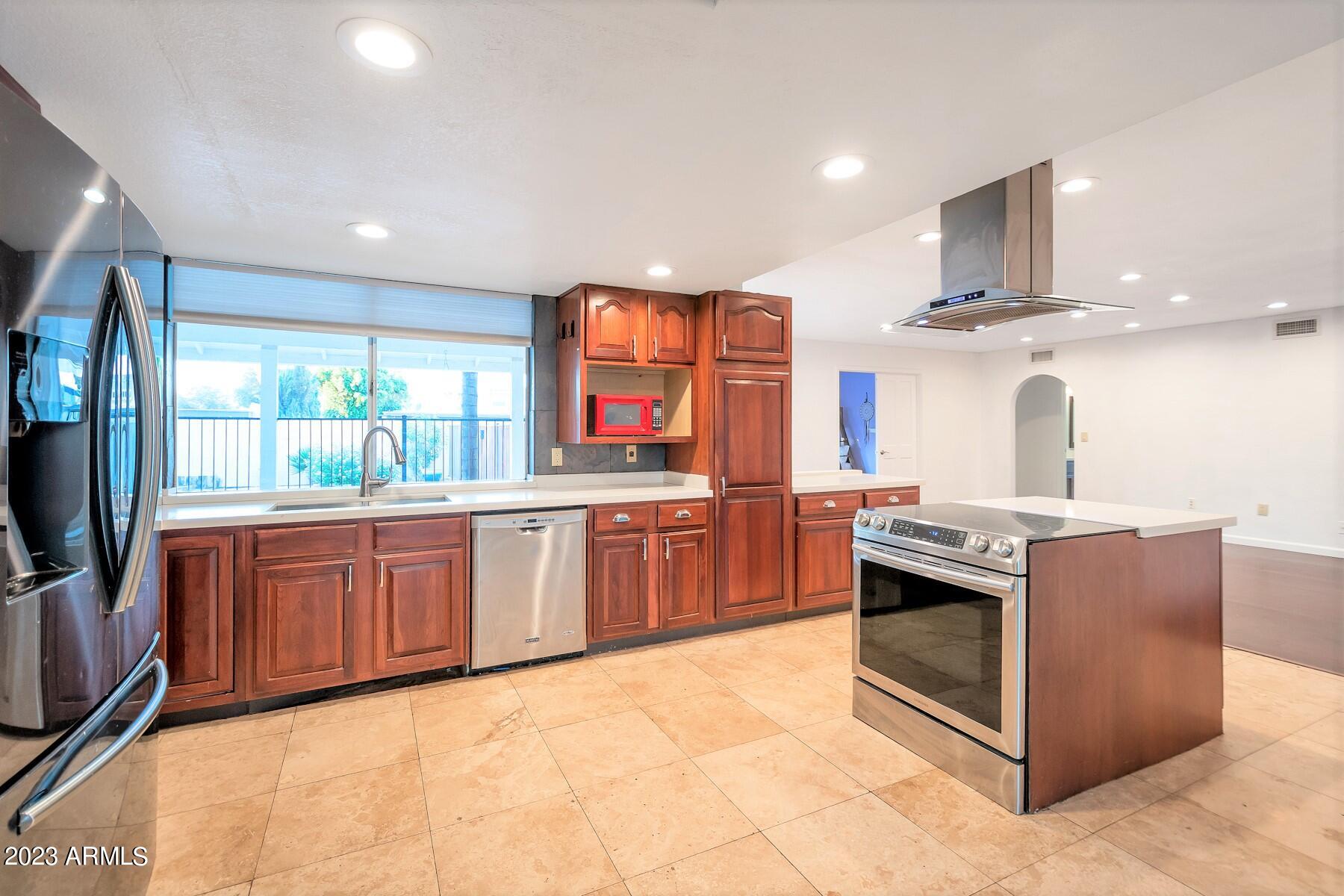 1926 E DIAMOND Drive