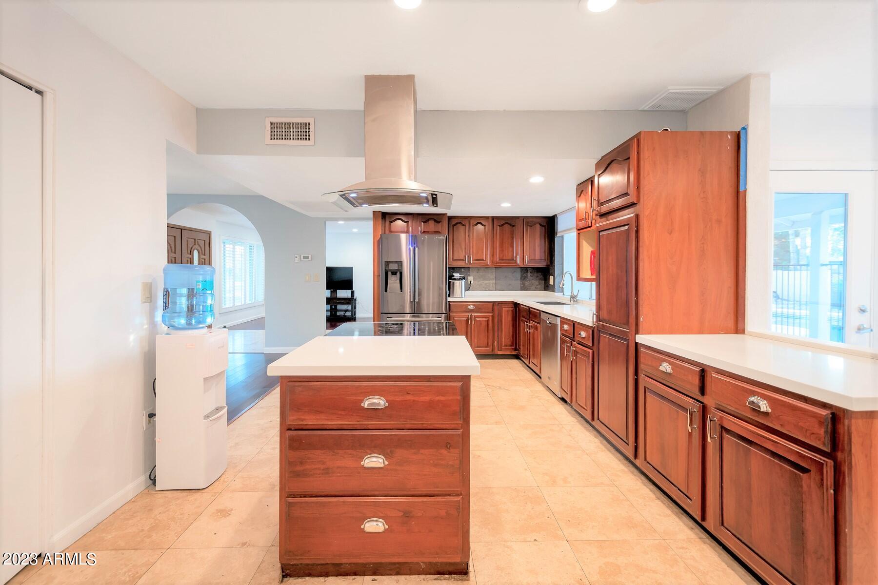 1926 E DIAMOND Drive