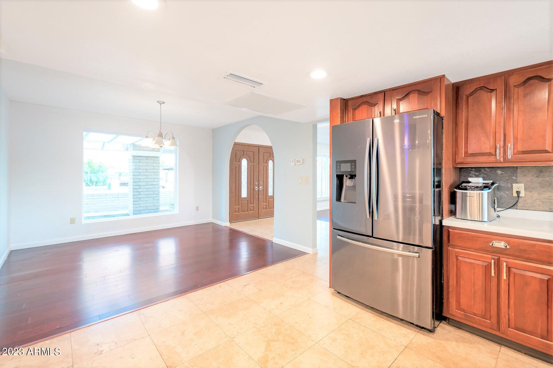 1926 E DIAMOND Drive