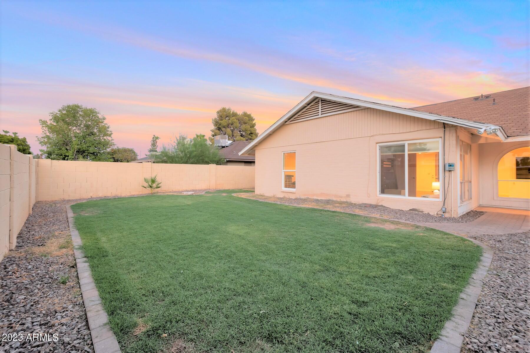 1926 E DIAMOND Drive