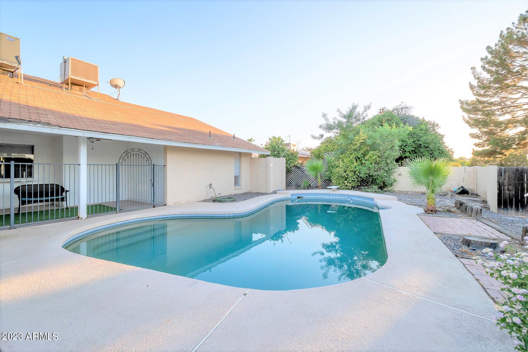 1926 E DIAMOND Drive