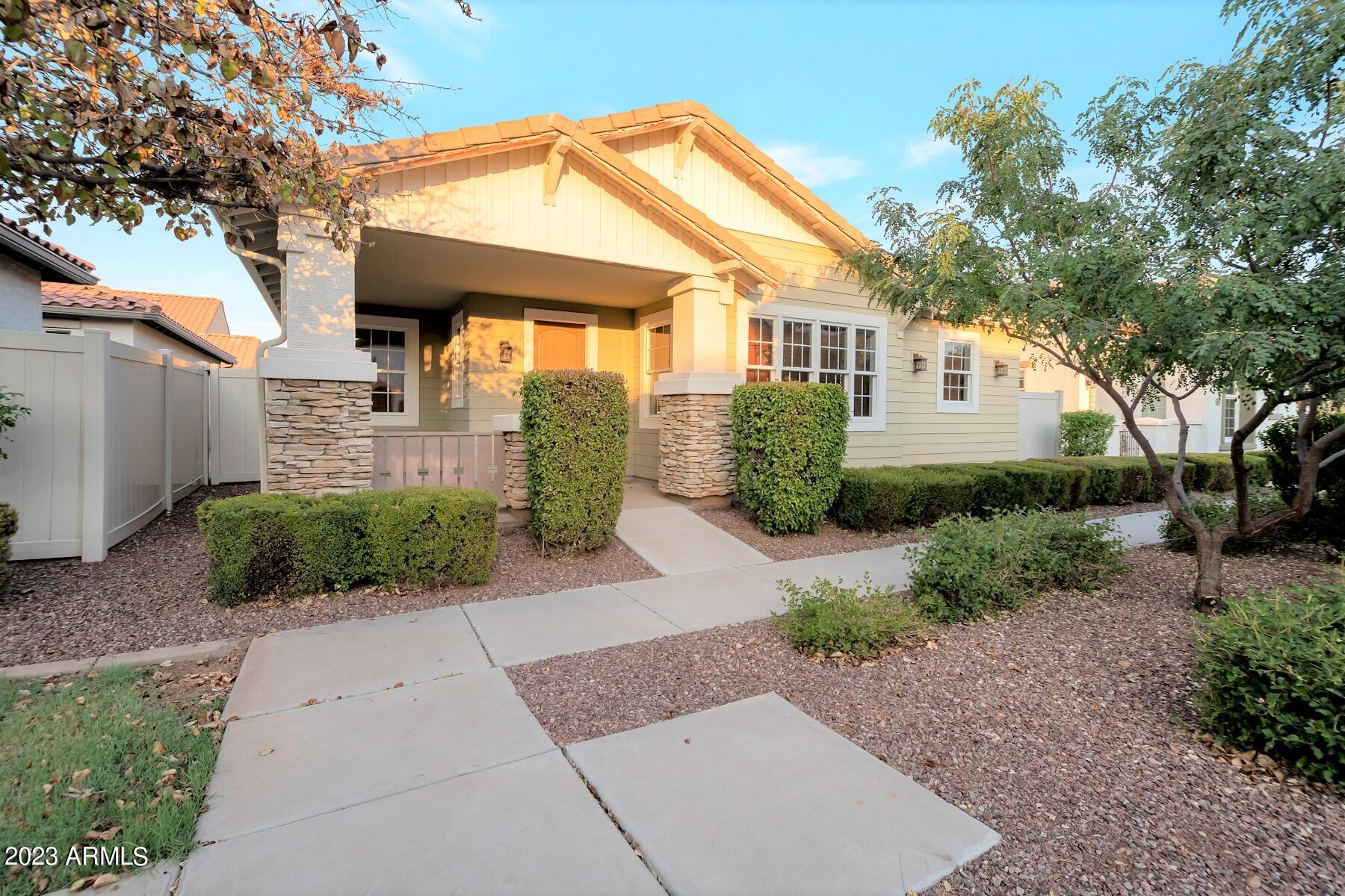 1142 S STORMENT Lane