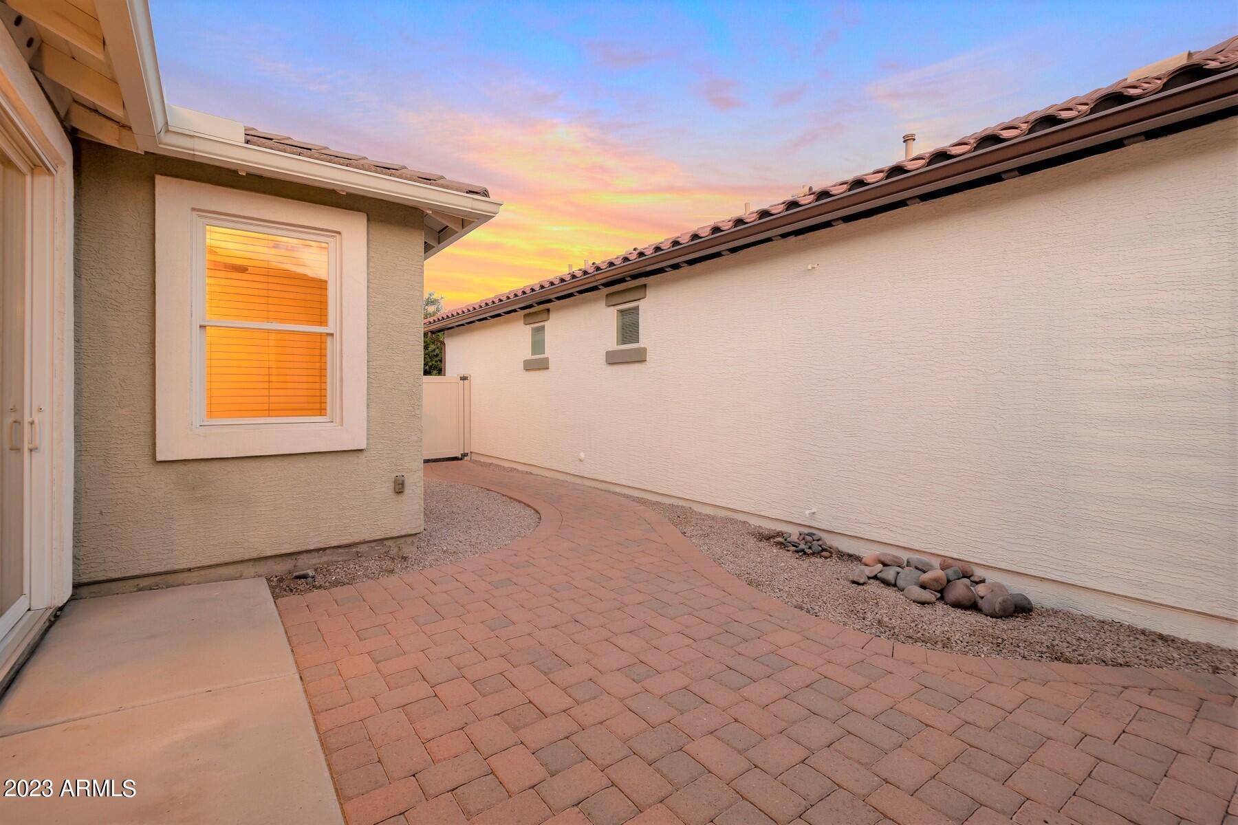 1142 S STORMENT Lane