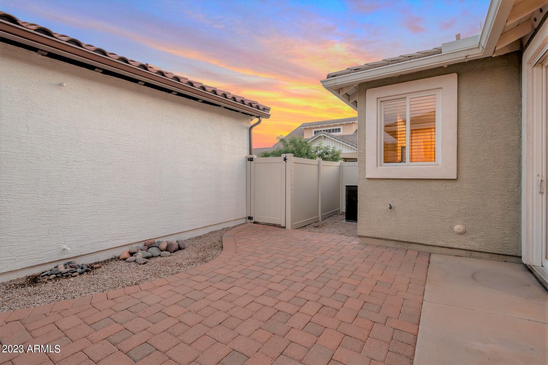 1142 S STORMENT Lane