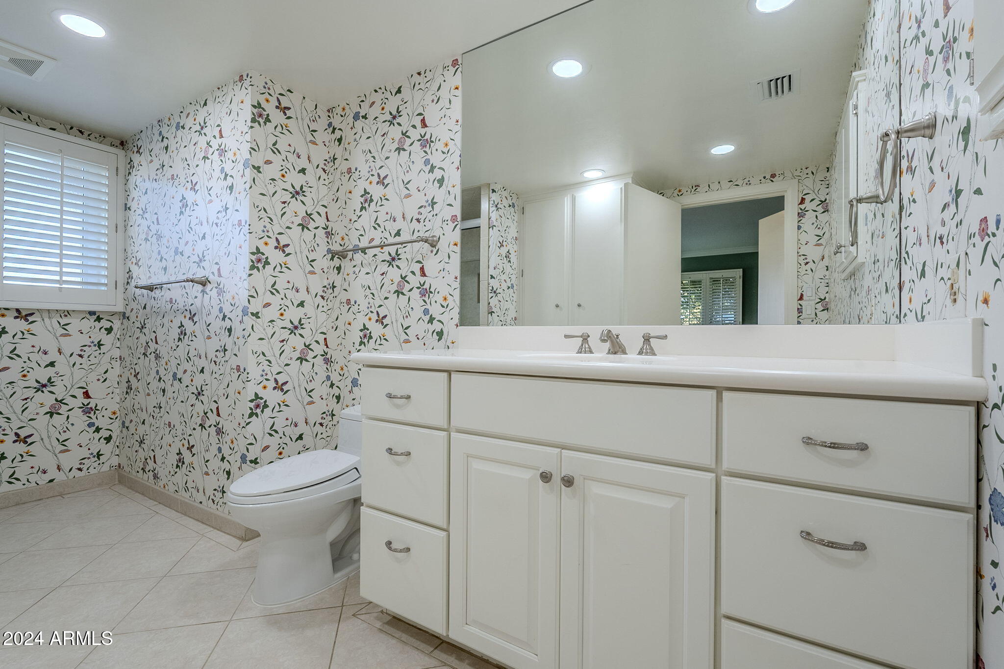 110 W GLENN Drive