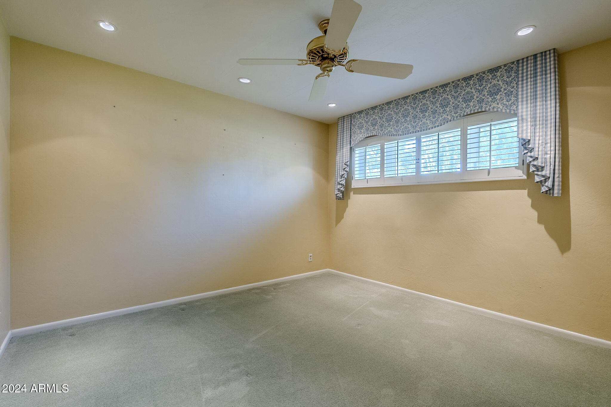 110 W GLENN Drive