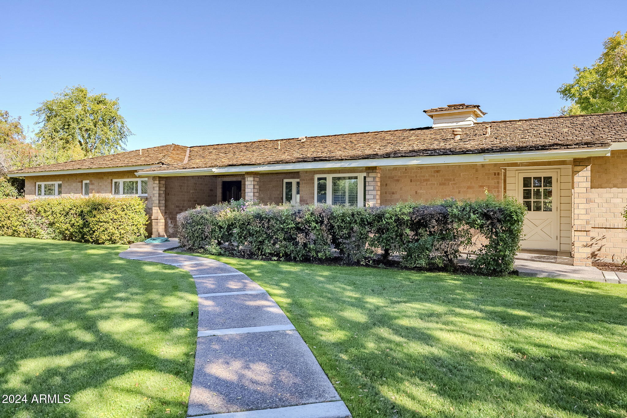 110 W GLENN Drive