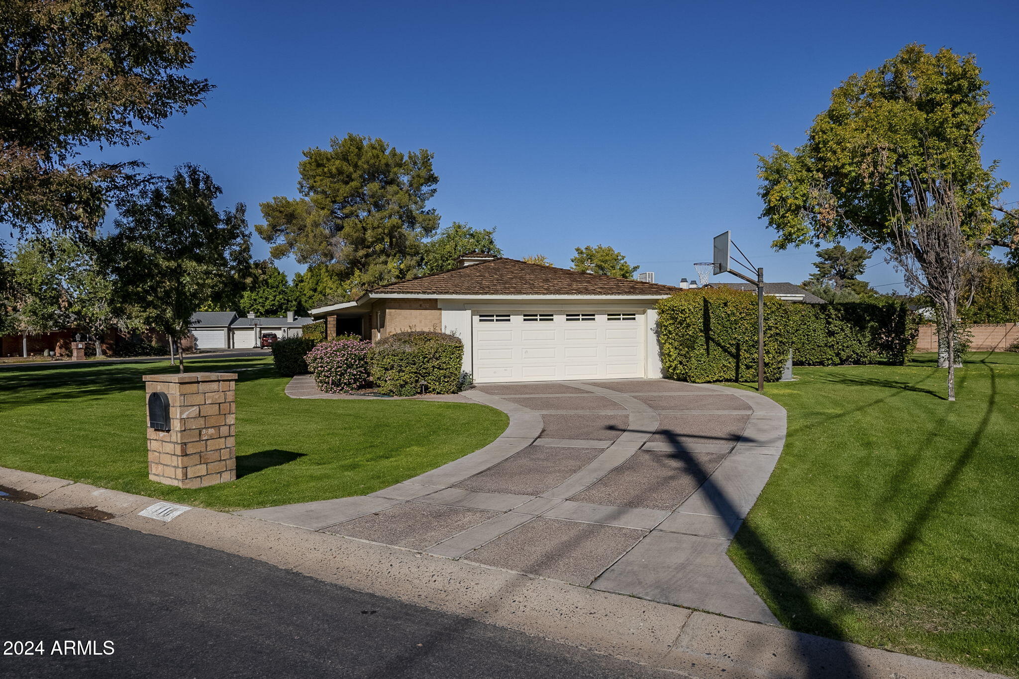 110 W GLENN Drive