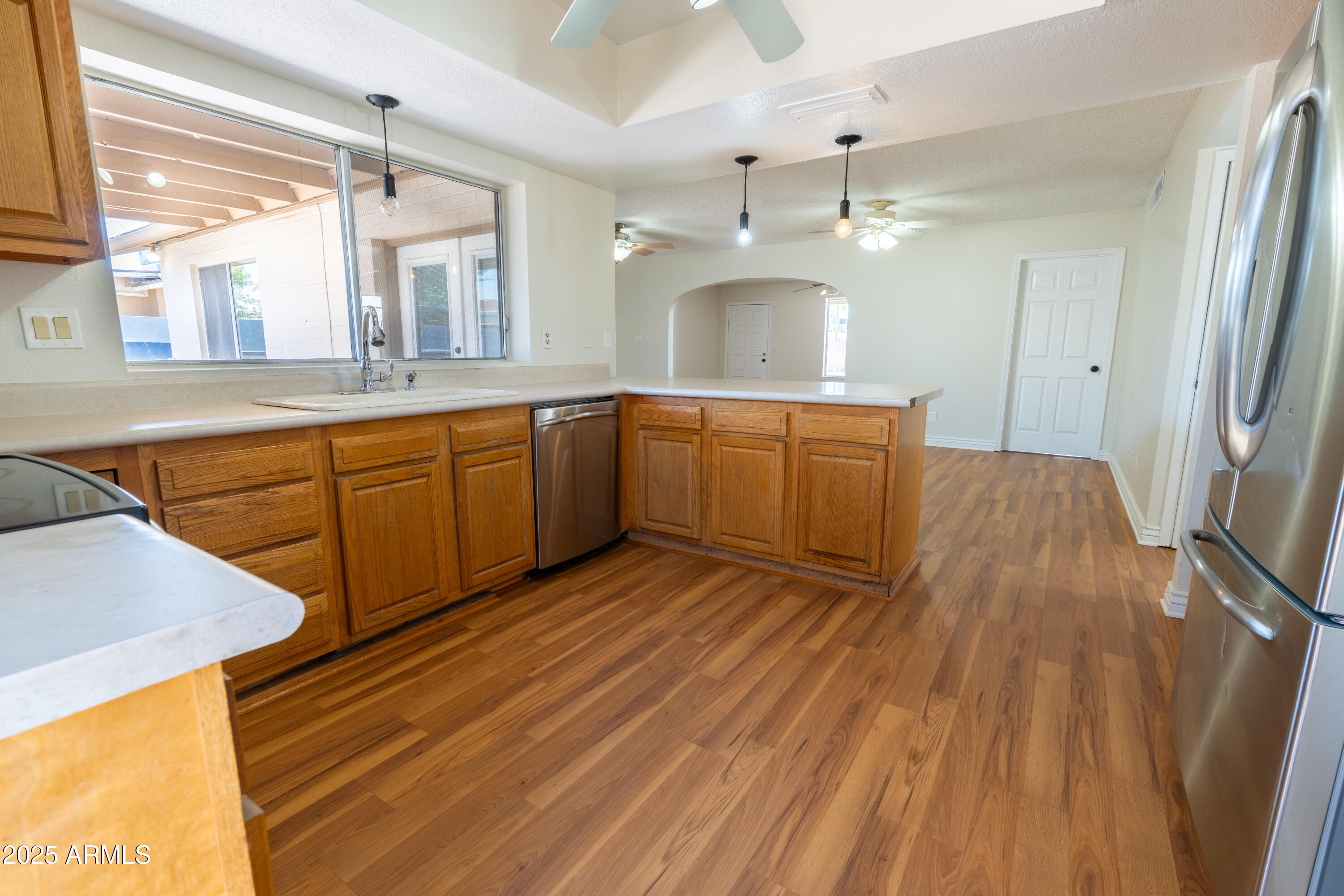 3530 E EDGEWOOD Avenue