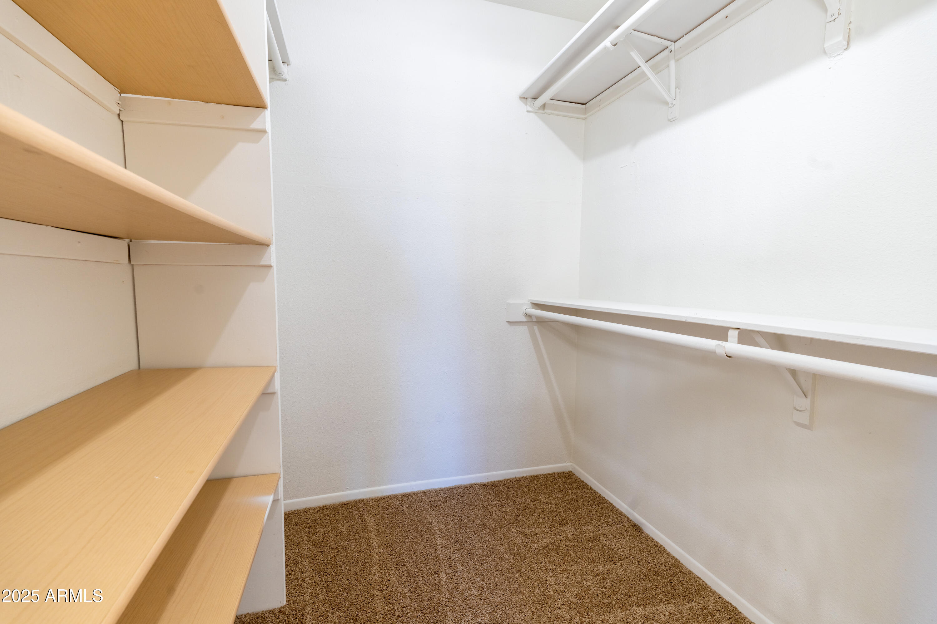 3530 E EDGEWOOD Avenue