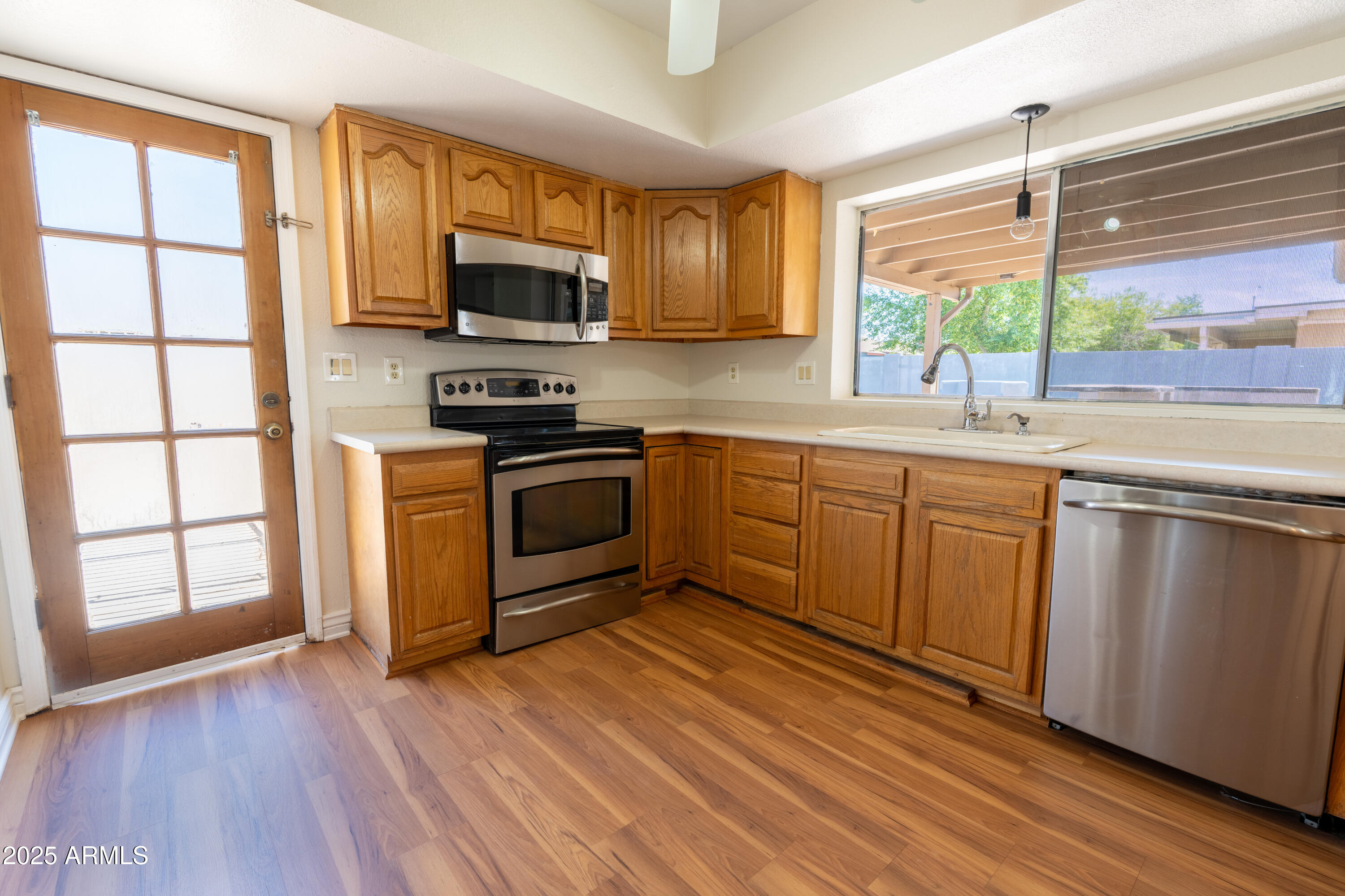 3530 E EDGEWOOD Avenue