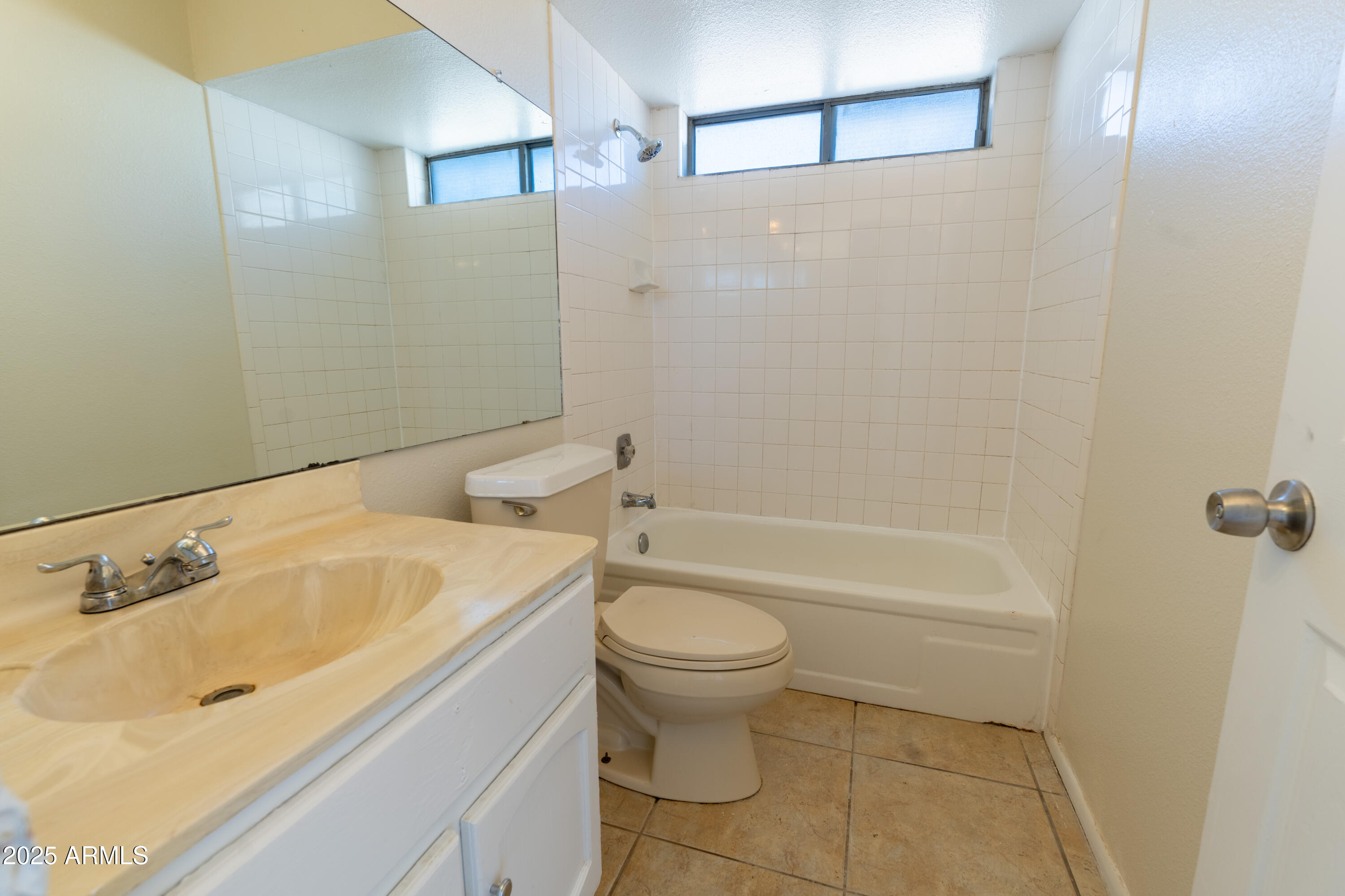 3530 E EDGEWOOD Avenue