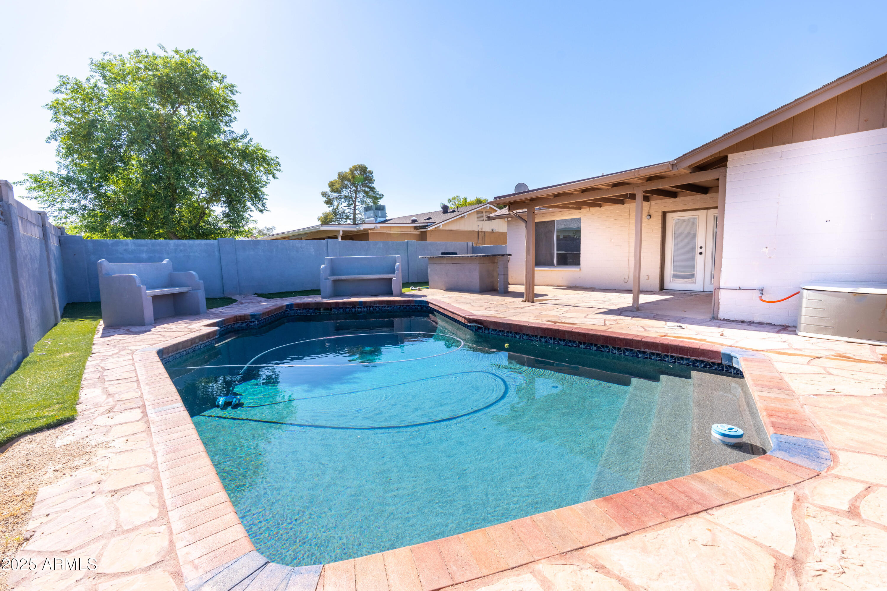 3530 E EDGEWOOD Avenue