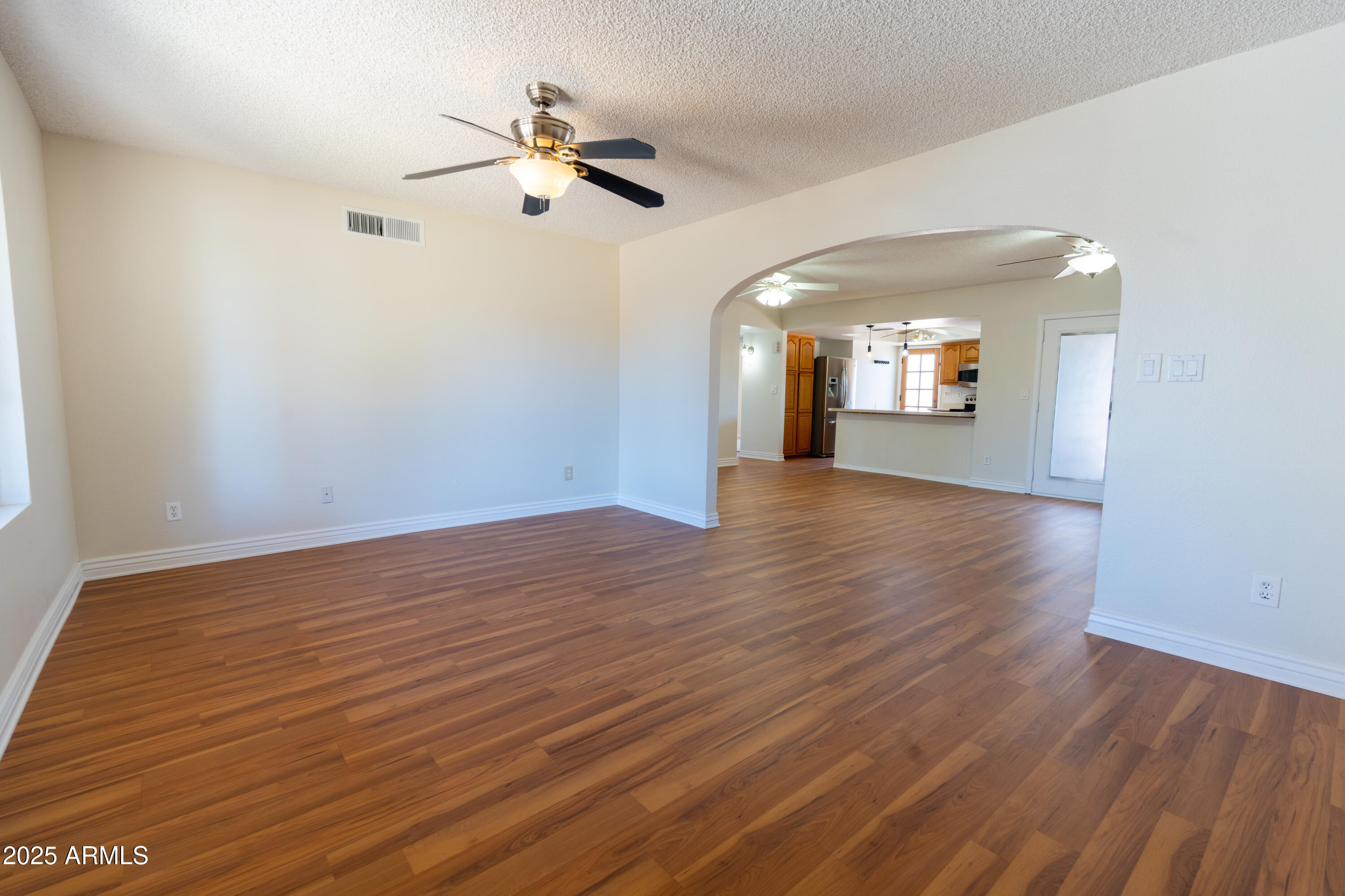 3530 E EDGEWOOD Avenue