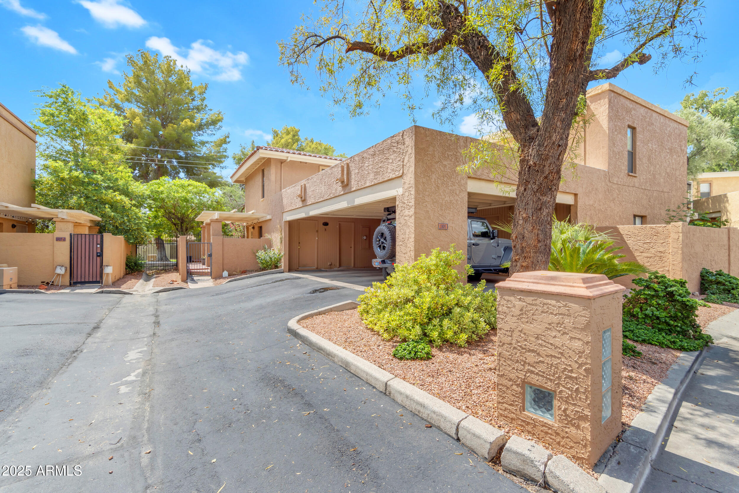1101 E North Lane 3