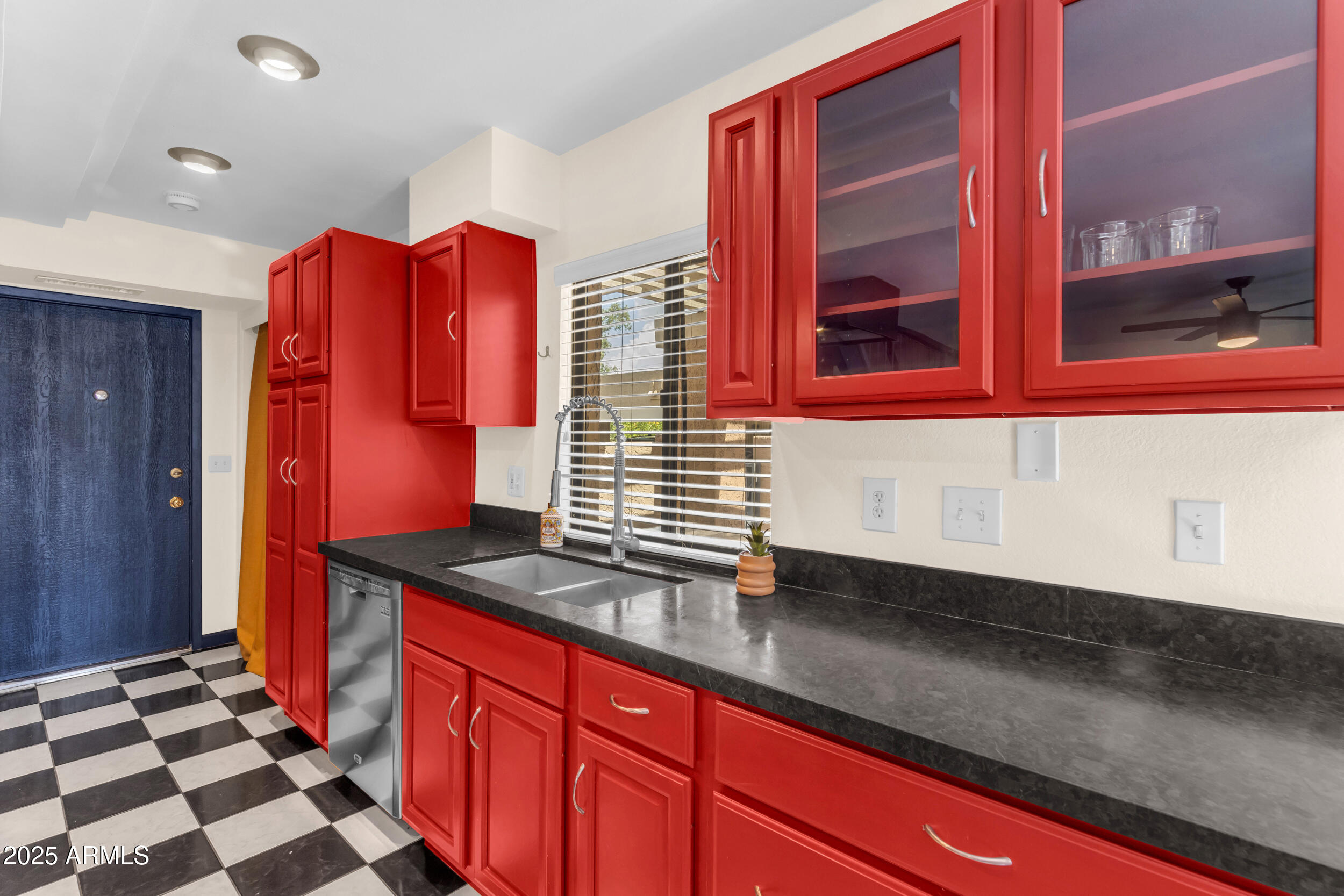 1101 E North Lane 3