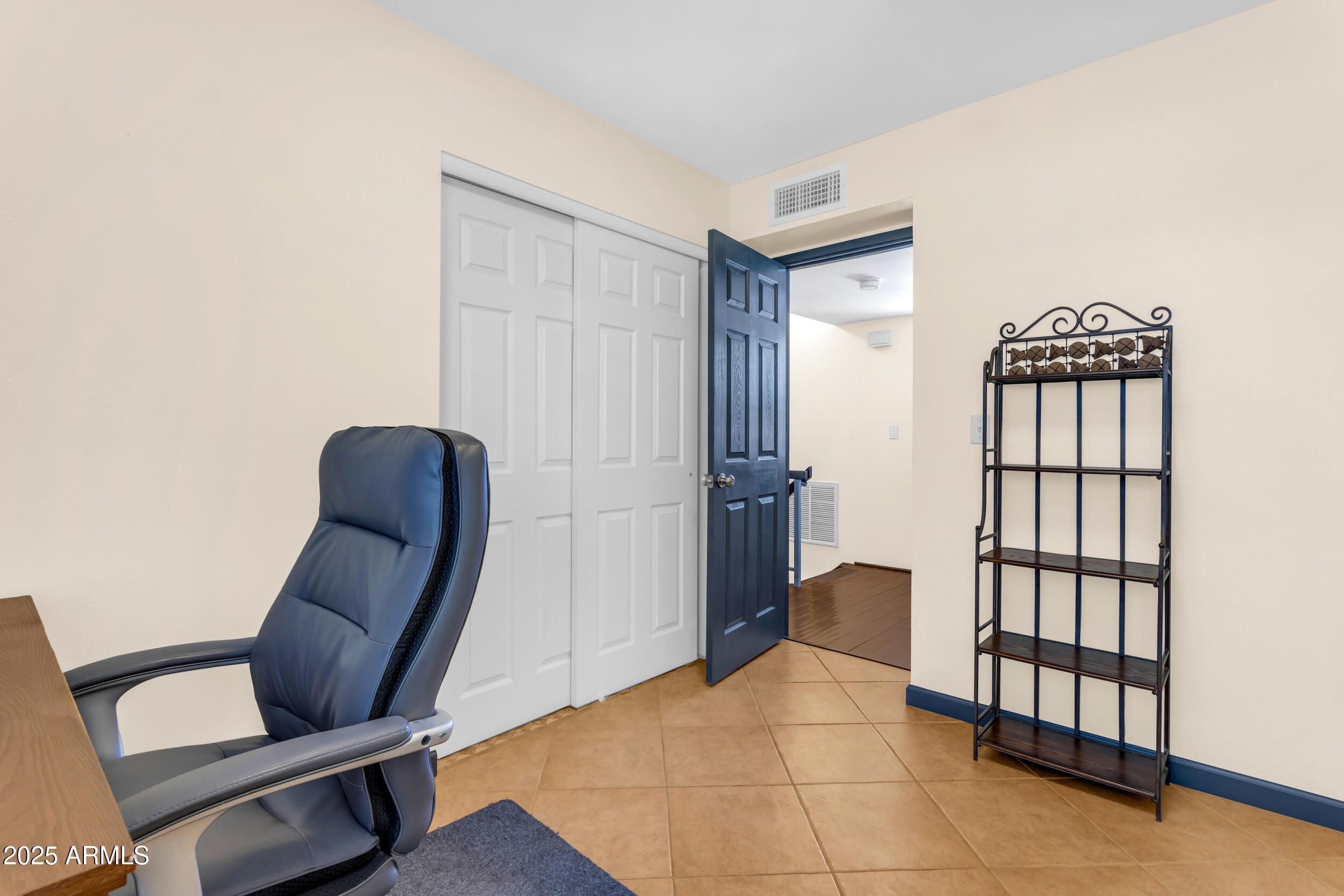 1101 E North Lane 3