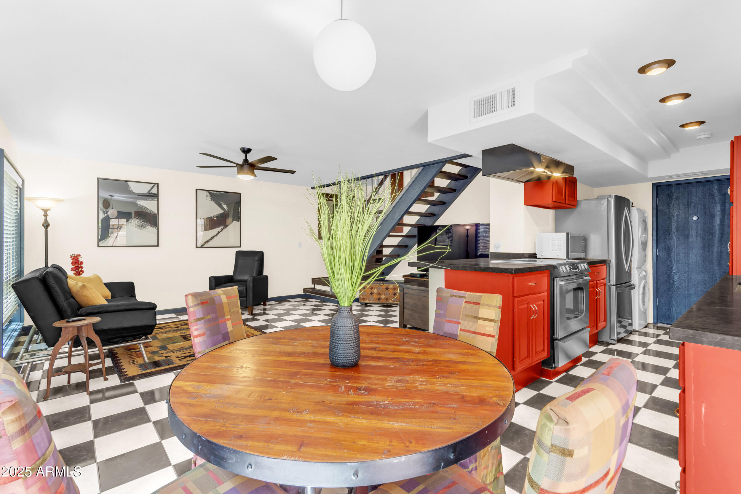 1101 E North Lane 3