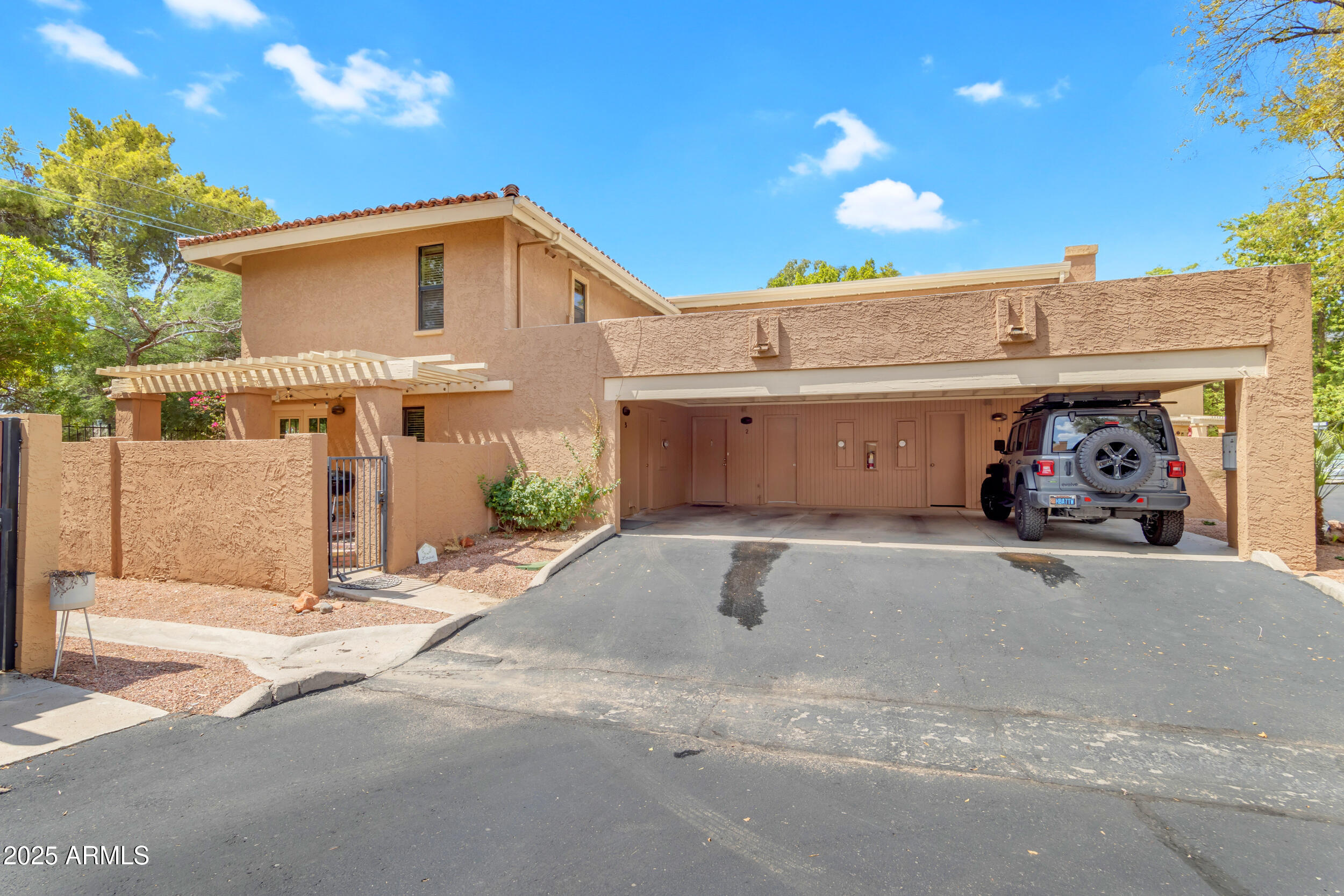 1101 E North Lane 3